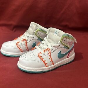 New* Jordan 1 Mid SE
Washed Teal Rush Pink (TD)